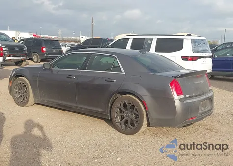 2018 Chrysler 300 Touring z USA, uszkodzony, nr VIN 2C3CCAAG9JH320831